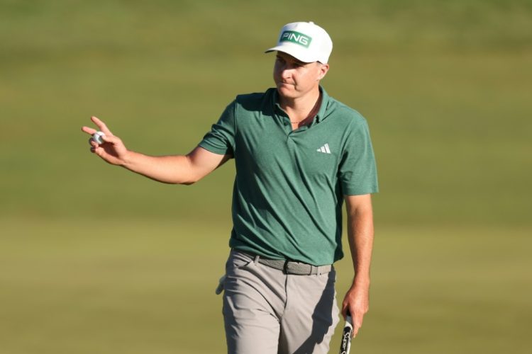 American Matt McCarty acknowledges fans on the way to victory in the US PGA Tour Black Desert Championship. ©AFP