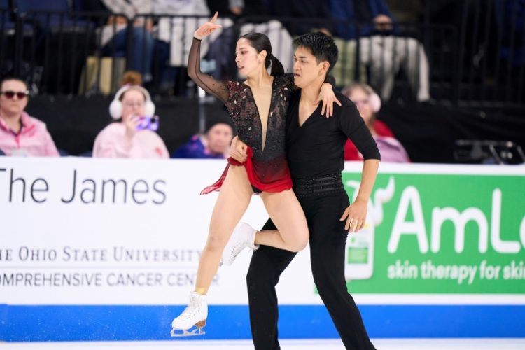 Riku Miura and Ryuichi Kihara of Japan perform their free skate on the way to pairs gold at Skate America. ©AFP