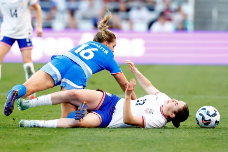 Olivia Moultrie of United States and Hildur Antonsdottir of Iceland battle for the ball in a friendly international football match won by the USA. ©AFP