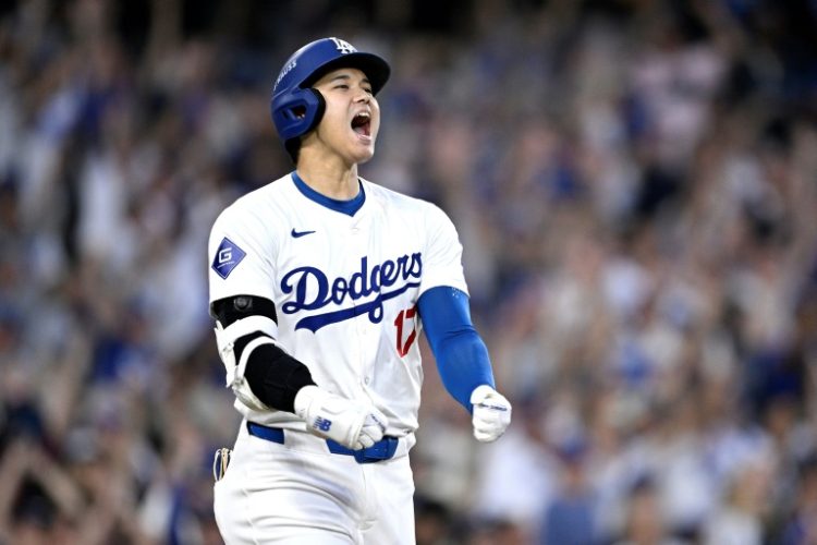 Shohei Ohtani celebrates his three-run home run in the Los Angeles Dodgers' playoff victory over the San Diego Padres on Saturday. ©AFP