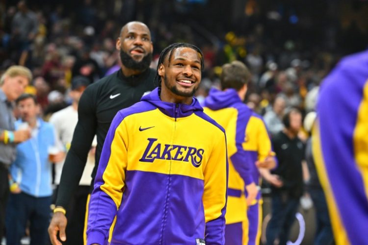 Bronny James and LeBron James of the Los Angeles Lakers warm up before an NBA game against the Cavaliers in Cleveland. ©AFP