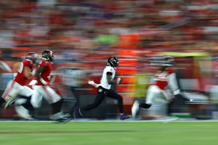 Lamar Jackson sprints clear of Tampa Bay's defense in Baltimore's 41-31 win over the Buccaneers on Monday. ©AFP