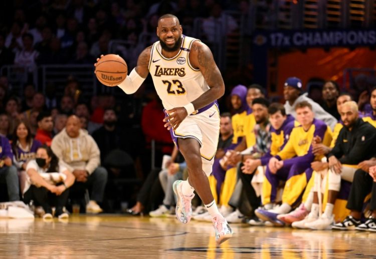 LeBron James of the Los Angeles Lakers brings the ball up the floor in a 131-127 NBA victory over the Sacramento Kings. ©AFP