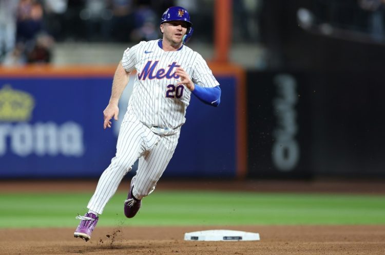 Pete Alonso of the New York Mets rounds the bases in the Mets' victory over the Los Angeles Dodgers in game five of their MLB playoff series. ©AFP