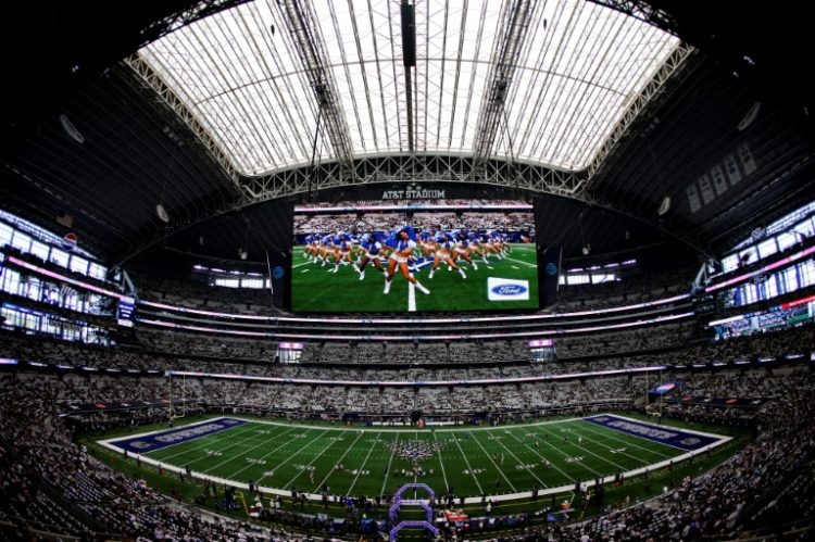 A metal panel fell from the roof of the Dallas Cowboys' AT&T Stadium after it was opened ahead of the team's game against the Houston Texans. ©AFP