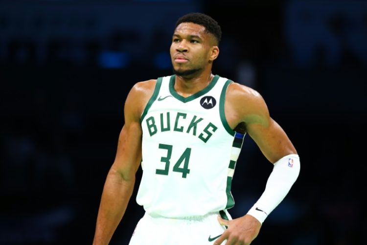 Giannis Antetokounmpo scored 32 points to lead the Milwaukee Bucks over Chrlotte for their fourth NBA win in a row. ©AFP