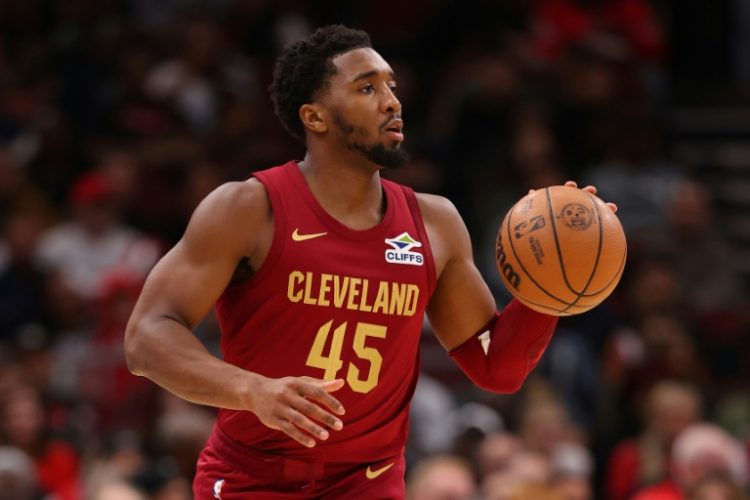 Donovan Mitchell's late basket helped Cleveland maintain their 100 percent start to the season on Saturday. ©AFP