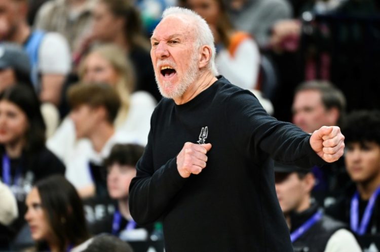 Head coach Gregg Popovich directs the San Antonio Spurs during an NBA victory over the Utah Jazz. ©AFP