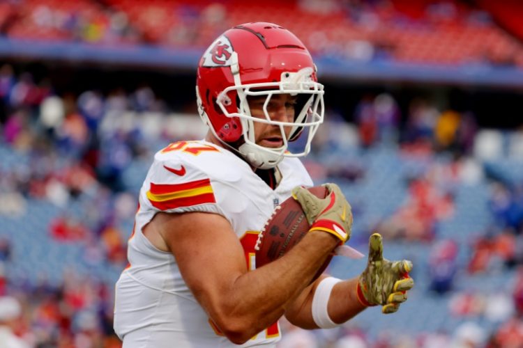 Kansas City tight end Travis Kelce is among the NFL players who has suffered a home burglary, prompting an NFL security alert memo. ©AFP