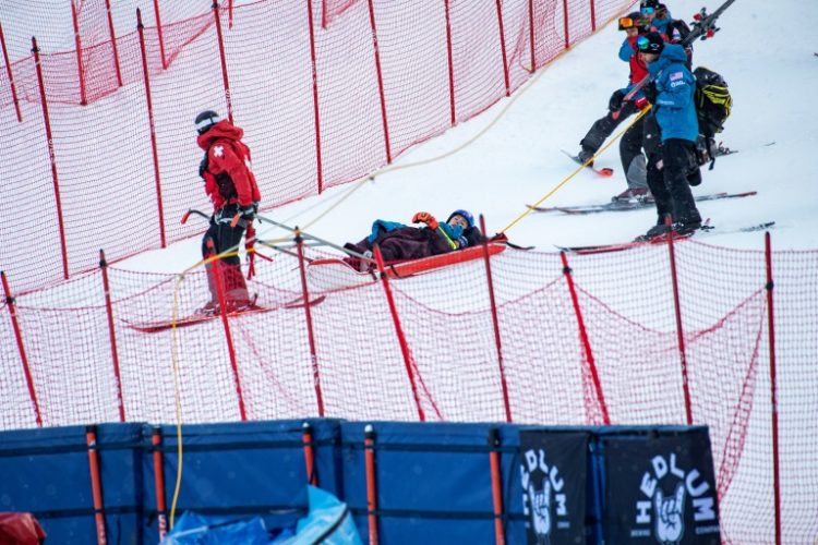 American Mikaela Shiffrin is taken off the course after crashing out of the alpine World Cup giant slalom in Killington. ©AFP