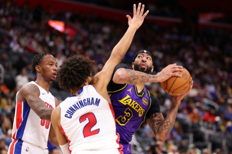 Anthony Davis of the Los Angeles Lakers looks to shoot in an NBA loss to the Detroit Pistons. ©AFP