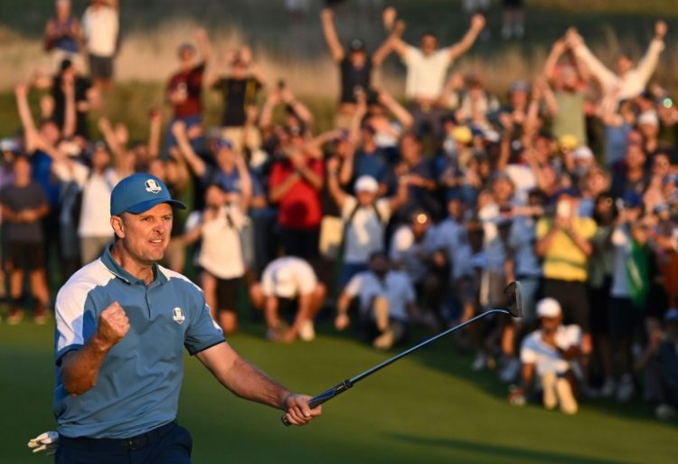 Justin Rose celebrates holing a putt during the 2023 Ryder Cup in Rome. ©AFP