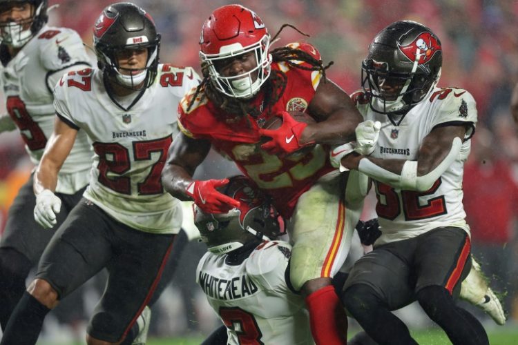 Kareem Hunt of the Kansas City Chiefs carries the ball as Zyon McCollum, Jordan Whitehead, Josh Hayes of Tampa Bay combine to make the tackle in the Chiefs' NFL overtime victory over the Buccaneers. ©AFP