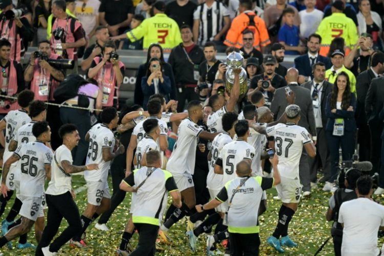 Botafogo players celebrate with the trophy after winning the Copa Libertadores final football match over another Brazilian team, Atletico Mineiro. ©AFP