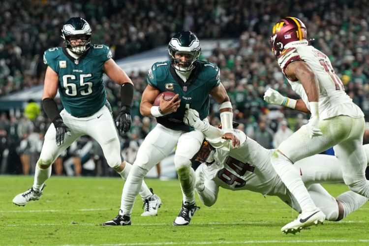 Philadelphia quarterback Jalen Hurts sparked a fourth-quarter rally in the Eagles 26-18 win over Washington. ©AFP