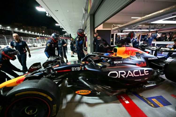 Problems in the Red Bull garage in Las Vegas after they brought the wrong rear wing for Max Verstappen . ©AFP