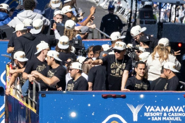 Los Angeles Dodgers star Shohei Ohtani, center, celebrates with his teammates in a parade to pay tribute to their World Series title. ©AFP