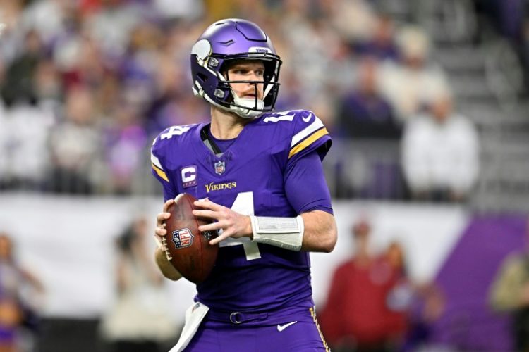 Minnesota Vikings quarterback Sam Darnold threw five touchdown passes to lead his team over Atlanta 42-21 in an NFL game. ©AFP